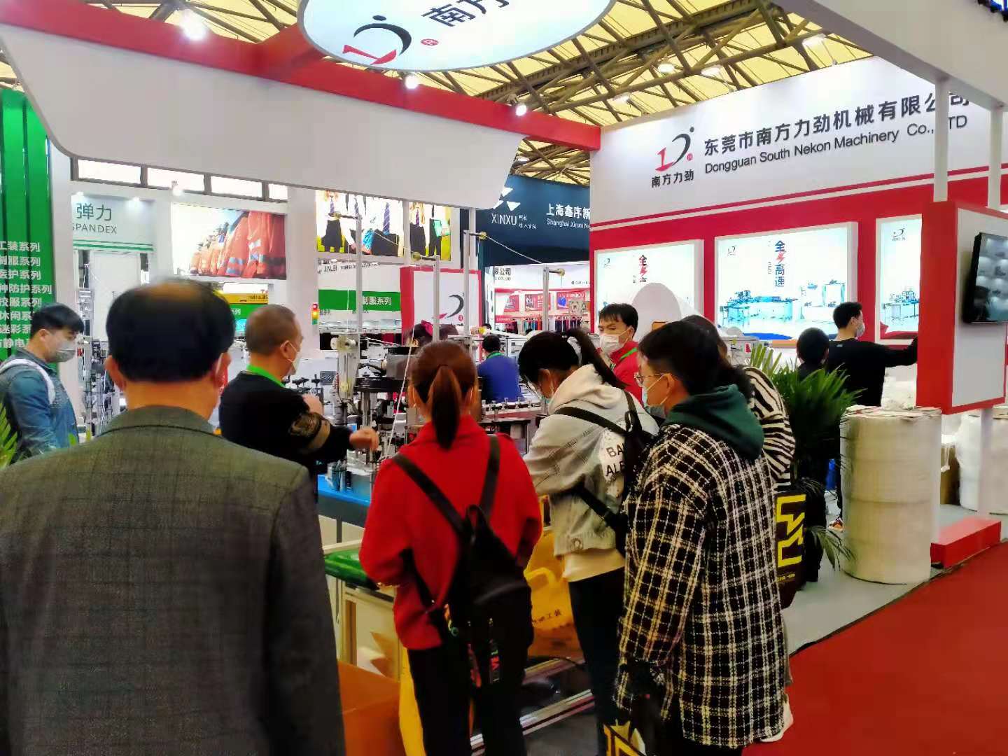 口罩機(jī)在展會現(xiàn)場